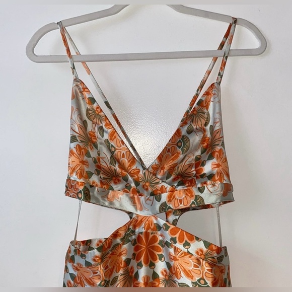 NWT revolve gorgeous House of Harlow Gorgeous Silky Floral
Cutout Dress - Picture 8 of 12
